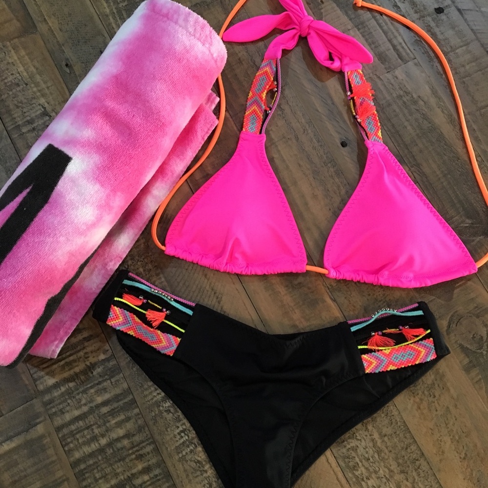 NWOT VS Ruched Back Bikini Bottoms